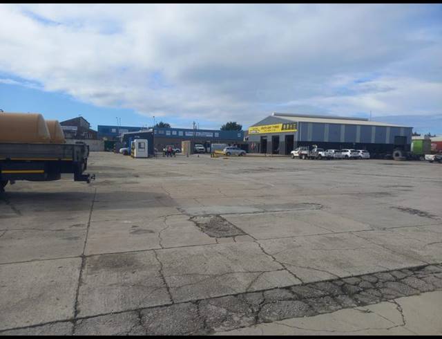 INDUSTRIAL PROPERTY TO RENT IN NORTH END